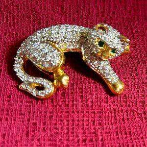 VTG Gold Tone Clear Crystal Rhinestone 3D Cat Brooch